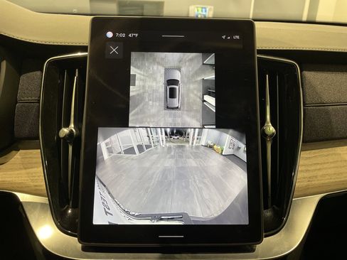 Used 2025 Volvo XC90 B6 Plus image 29