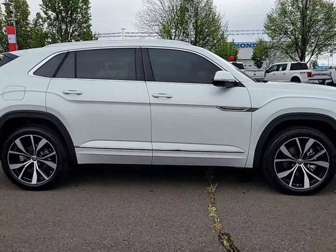 Used 2025 Volkswagen Atlas Cross Sport SEL Premium R-Line AWD/4WD image 9