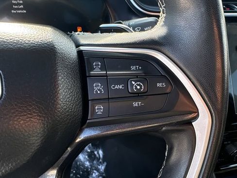 Used 2022 Jeep Grand Cherokee Altitude image 23