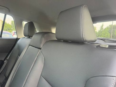 Used 2025 Toyota Corolla Cross XLE FWD image 27