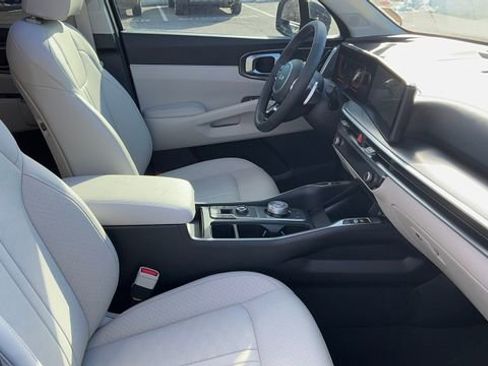 Certified 2025 Kia Sorento EX w/ EX Panoramic Sunroof Package image 39