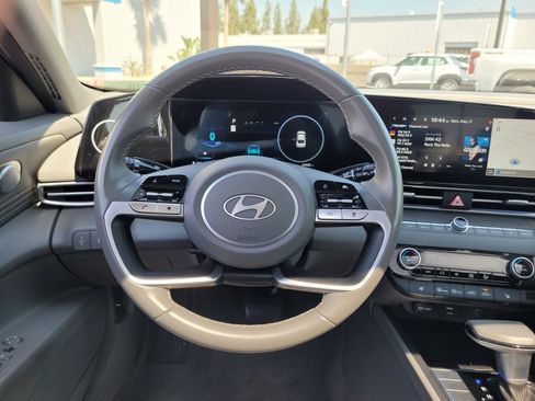 Used 2025 Hyundai Elantra SEL FWD image 16