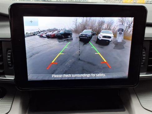 Certified 2022 Ford Explorer XLT w/ Equipment Group 202A AWD/4WD image 24