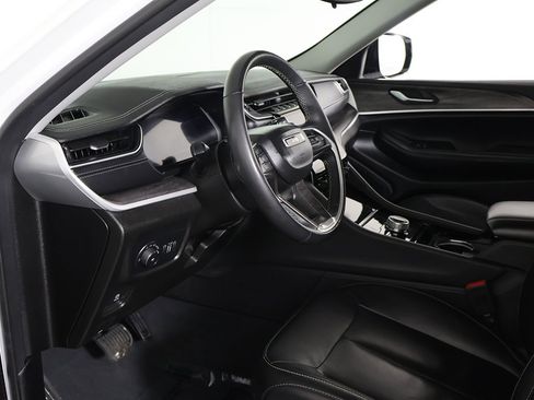 Used 2023 Jeep Grand Cherokee Limited w/ Black Appearance Package image 23