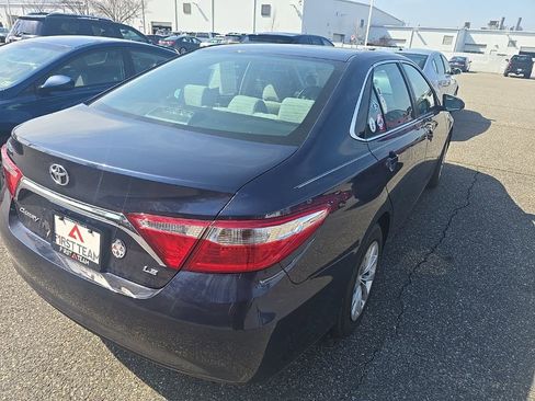 Used 2016 Toyota Camry LE image 5