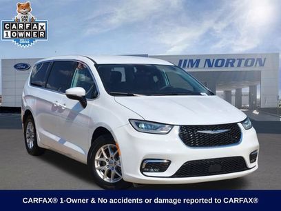 Used 2023 Chrysler Pacifica Touring-L