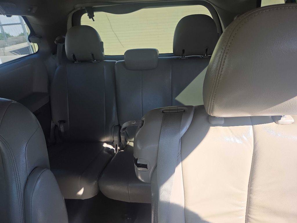 Used 2014 Toyota Sienna LE FWD image 16