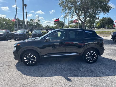 Certified 2025 Nissan Kicks SV AWD/4WD image 9