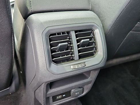 Used 2019 Volkswagen Tiguan SE FWD image 27