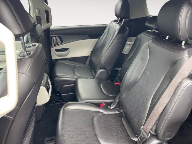 Used 2023 Kia Carnival LX FWD image 13