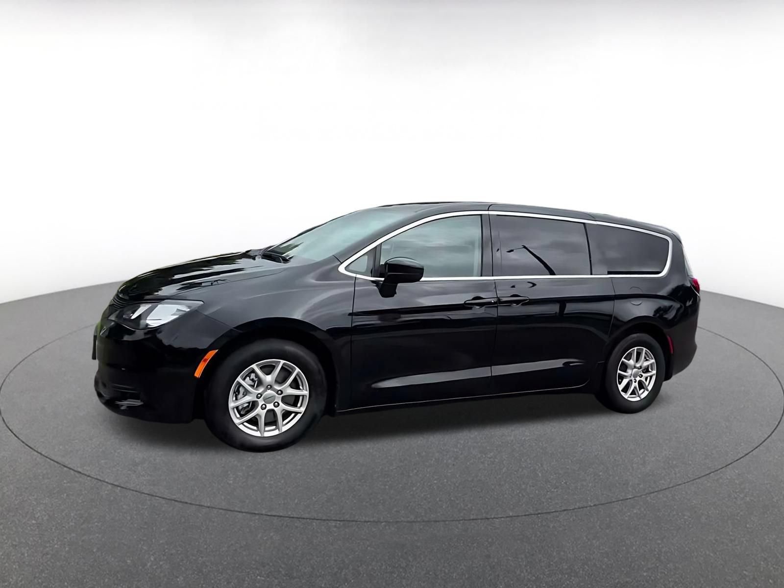 Used 2024 Chrysler Voyager LX FWD image 7