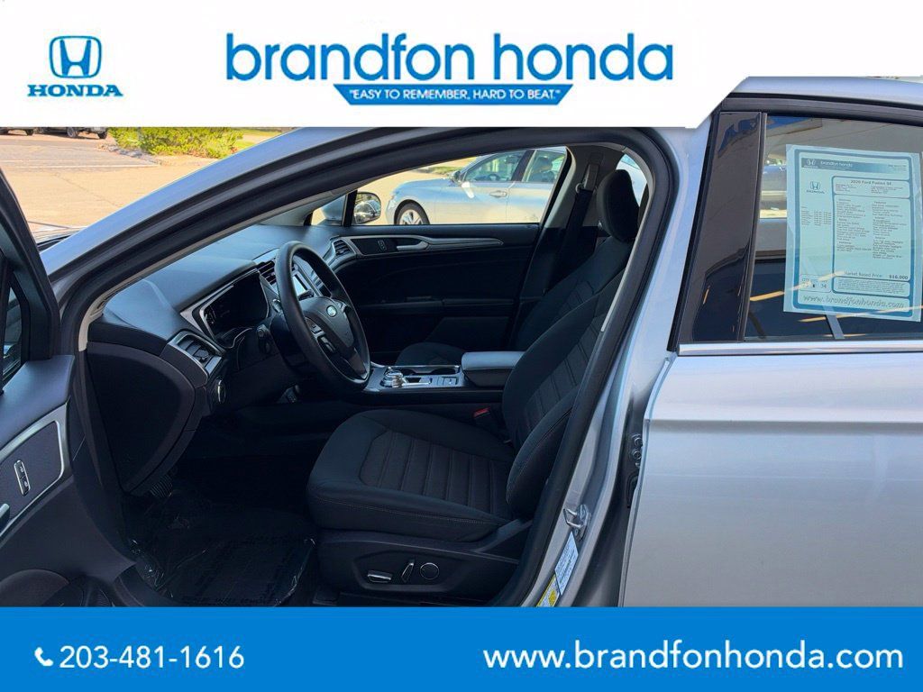 Used 2020 Ford Fusion SE FWD image 21