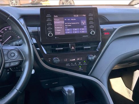 Used 2024 Toyota Camry SE image 7