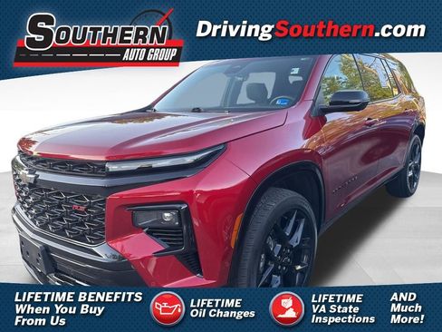 Used 2024 Chevrolet Traverse RS FWD image 1