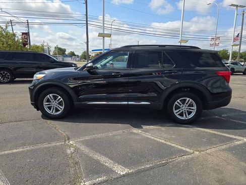 Used 2023 Ford Explorer XLT w/ Equipment Group 202A AWD/4WD image 5