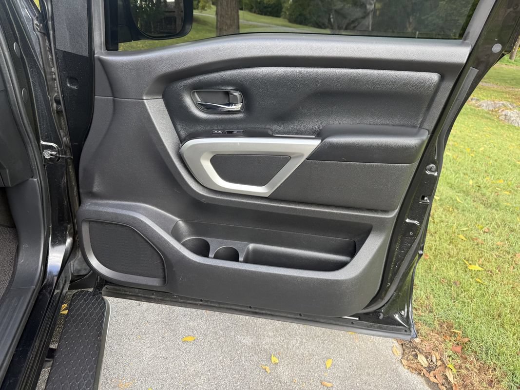 Used 2019 Nissan Titan SV RWD image 36