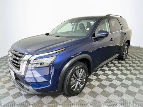 Used 2025 Nissan Pathfinder SV AWD/4WD image 3