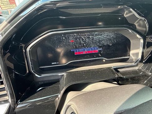 Used 2022 Chevrolet Silverado 1500 LT Trail Boss w/ LT Trail Boss Premium Package AWD/4WD image 4