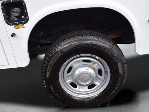 Used 2023 Ford F350 XL w/ FX4 Off-Road Package AWD/4WD image 6