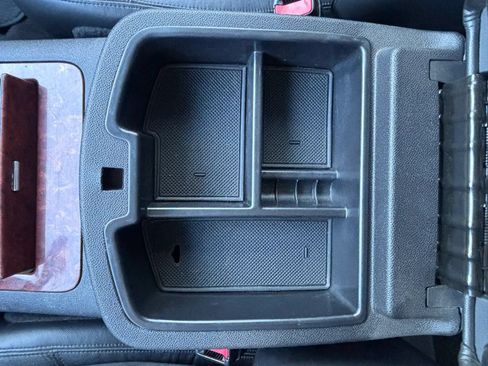 Used 2011 Chevrolet Avalanche LTZ AWD/4WD image 22
