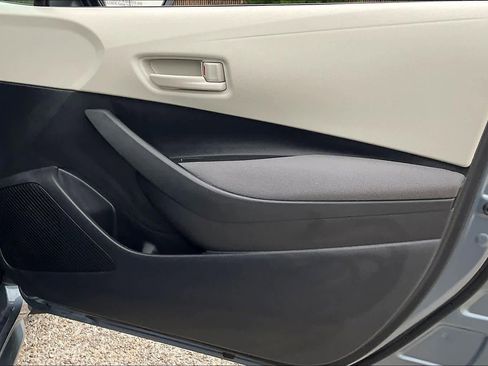 Used 2025 Toyota Corolla LE FWD image 22
