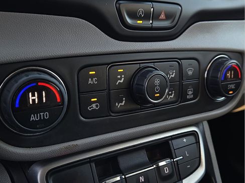 Used 2023 GMC Terrain SLE w/ Driver Convenience Package image 14