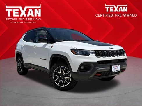 Used 2025 Jeep Compass Trailhawk AWD/4WD image 1