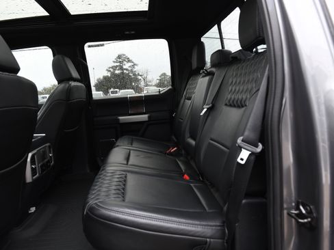 Used 2022 Ford F250 Lariat w/ Black Appearance Package image 39