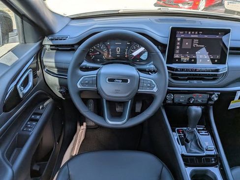 New 2026 Jeep Compass Latitude image 17