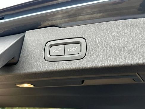 Certified 2025 Volvo V60 B5 Cross Country Plus AWD/4WD image 34