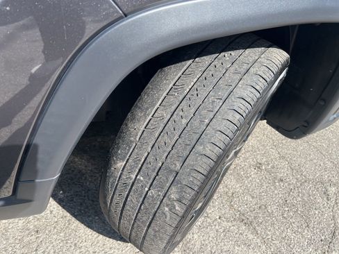 Used 2023 Jeep Compass Limited image 12