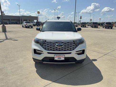 Used 2023 Ford Explorer Platinum w/ Technology Package AWD/4WD image 3