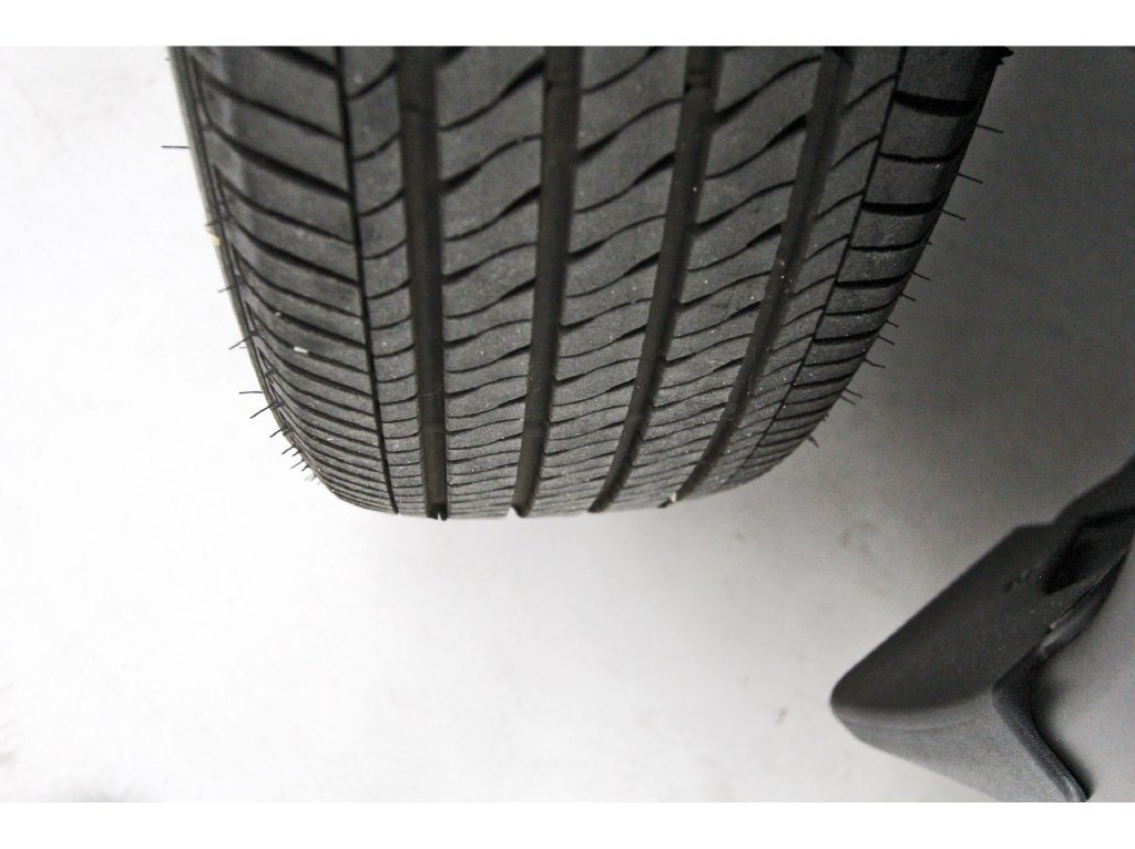Certified 2025 Nissan Kicks Play S FWD image 28