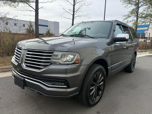 Used 2015 Lincoln Navigator 4WD 4dr image 2