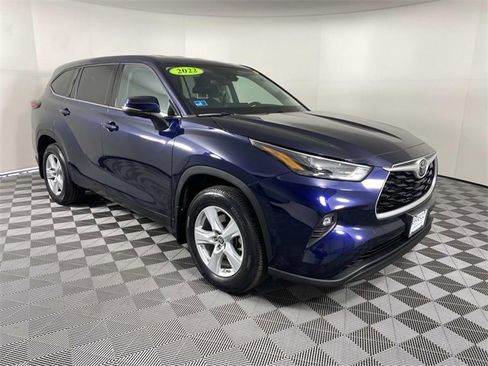 Used 2022 Toyota Highlander LE image 1