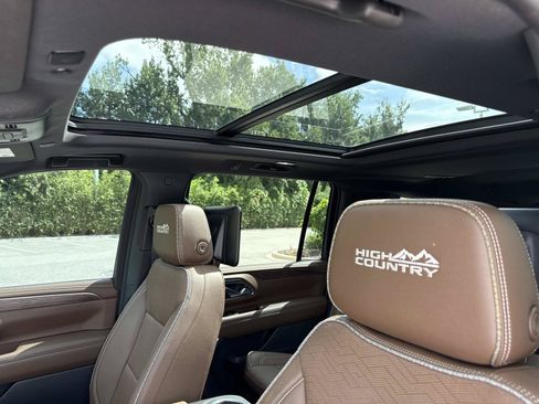 Used 2023 Chevrolet Suburban High Country w/ Advanced Technology Package RWD image 25