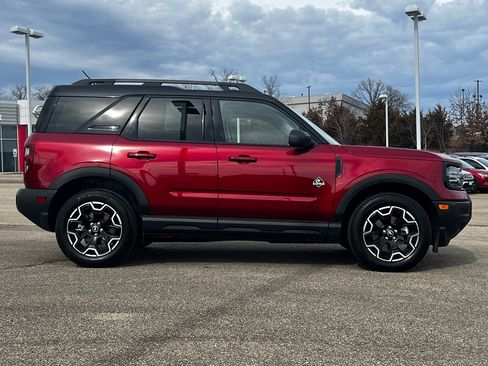 Used 2025 Ford Bronco Sport Outer Banks image 4