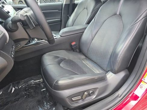 Used 2018 Toyota Camry XSE FWD image 5