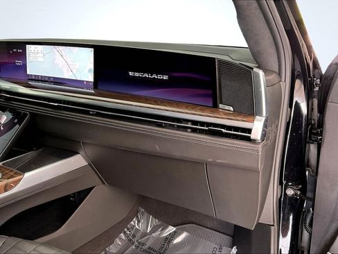 Used 2025 Cadillac Escalade Sport Platinum image 17