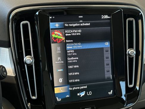 Used 2022 Volvo XC40 T5 Momentum image 17