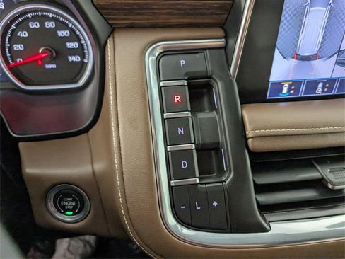 Used 2021 Chevrolet Suburban High Country image 32