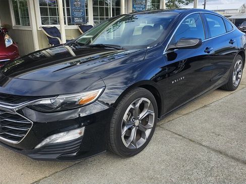 Used 2021 Chevrolet Malibu LT image 1