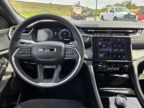 New 2025 Jeep Grand Cherokee Altitude image 26