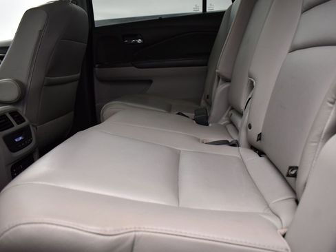 Used 2018 Honda Pilot Touring image 18