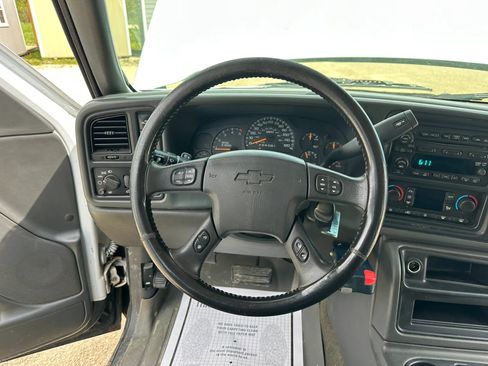 Used 2007 Chevrolet Silverado 2500 LT w/ Heavy-Duty Power Package AWD/4WD image 17