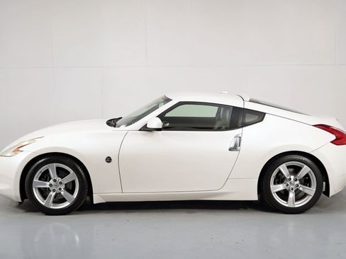 Used 2011 Nissan 370Z Touring image 38