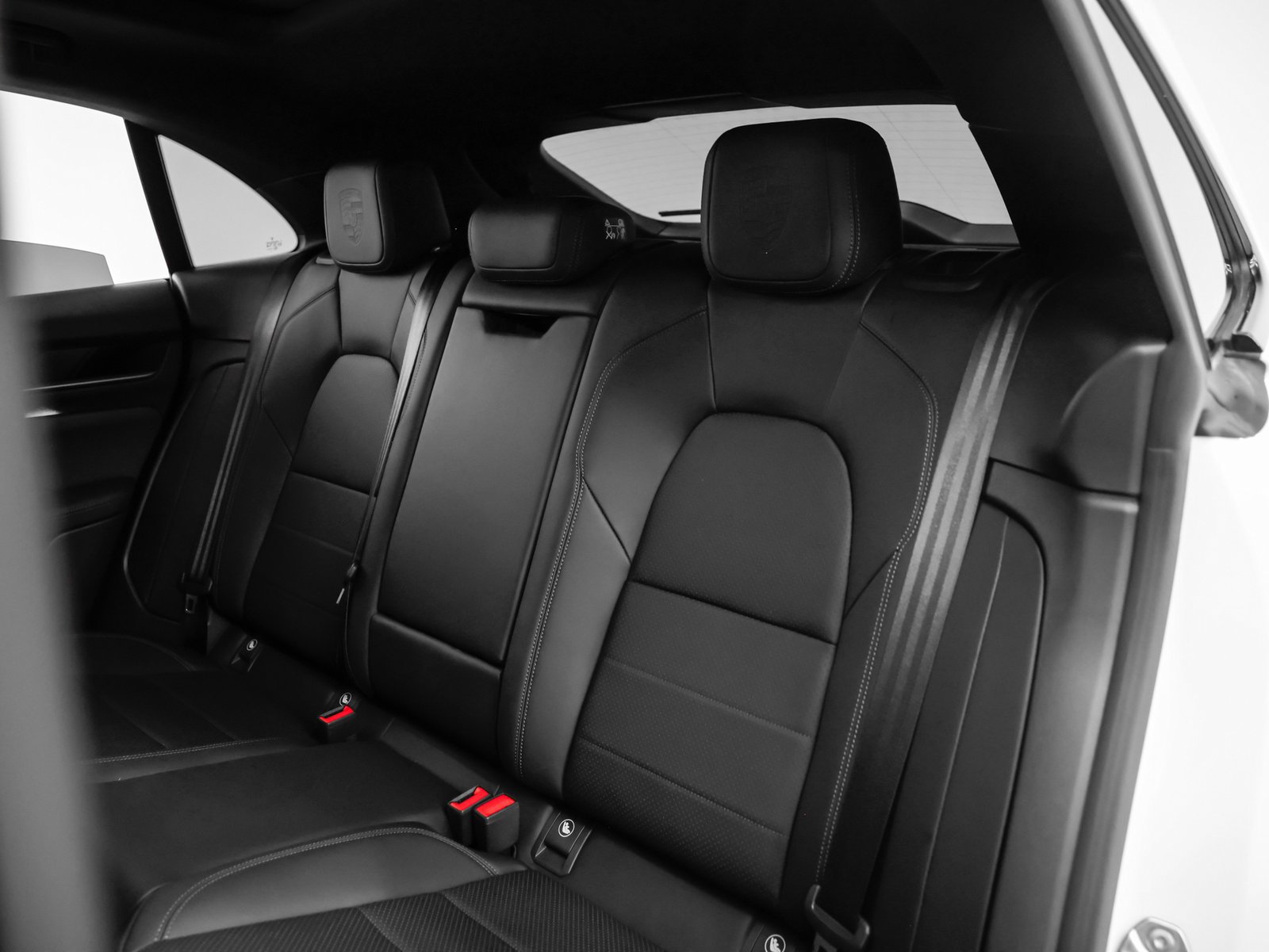 Certified 2025 Porsche Macan 4S Electric AWD/4WD image 30