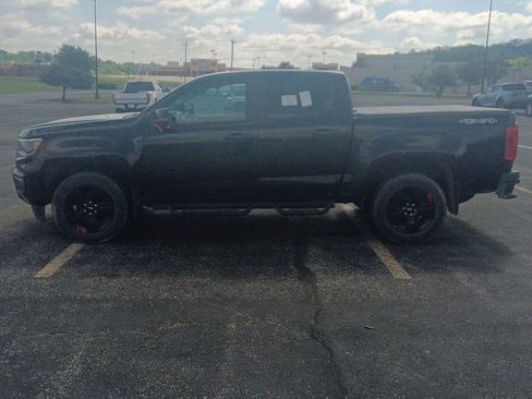 Used 2022 Chevrolet Colorado LT w/ Redline Special Edition AWD/4WD image 2