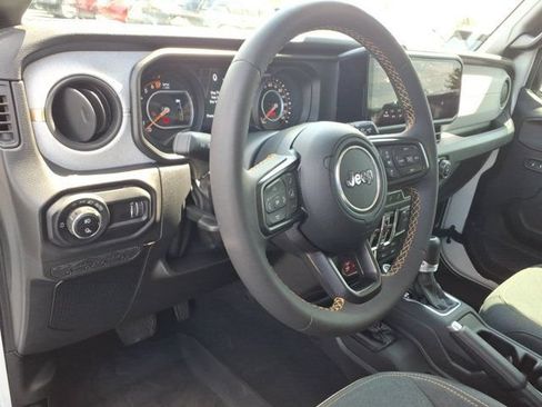Used 2024 Jeep Gladiator Sport AWD/4WD image 8