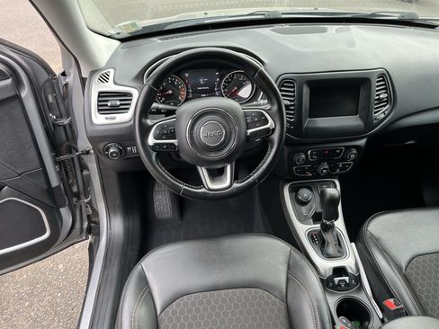 Used 2020 Jeep Compass Latitude w/ Popular Equipment Group AWD/4WD image 12
